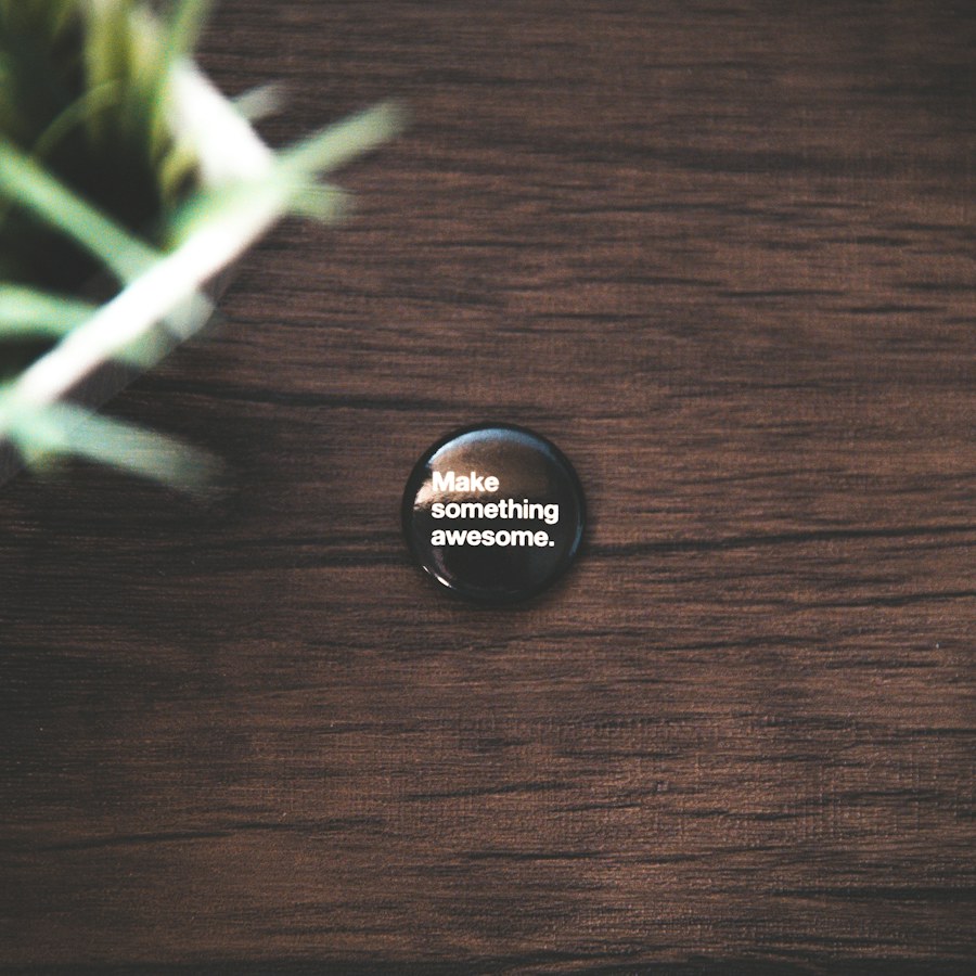 Round pin badge